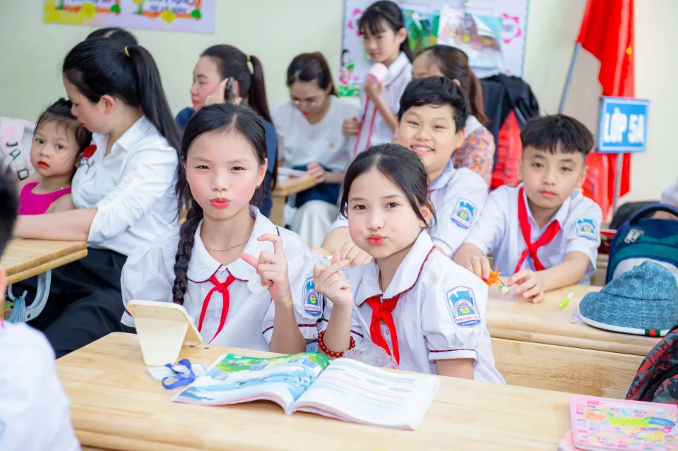 Phòng học sáng sủa